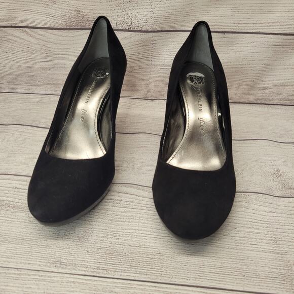 Anne Klein Flex  Black Suede Rounded Toe Pump with Gloss Heels, 8.5 - Picture 2 of 11